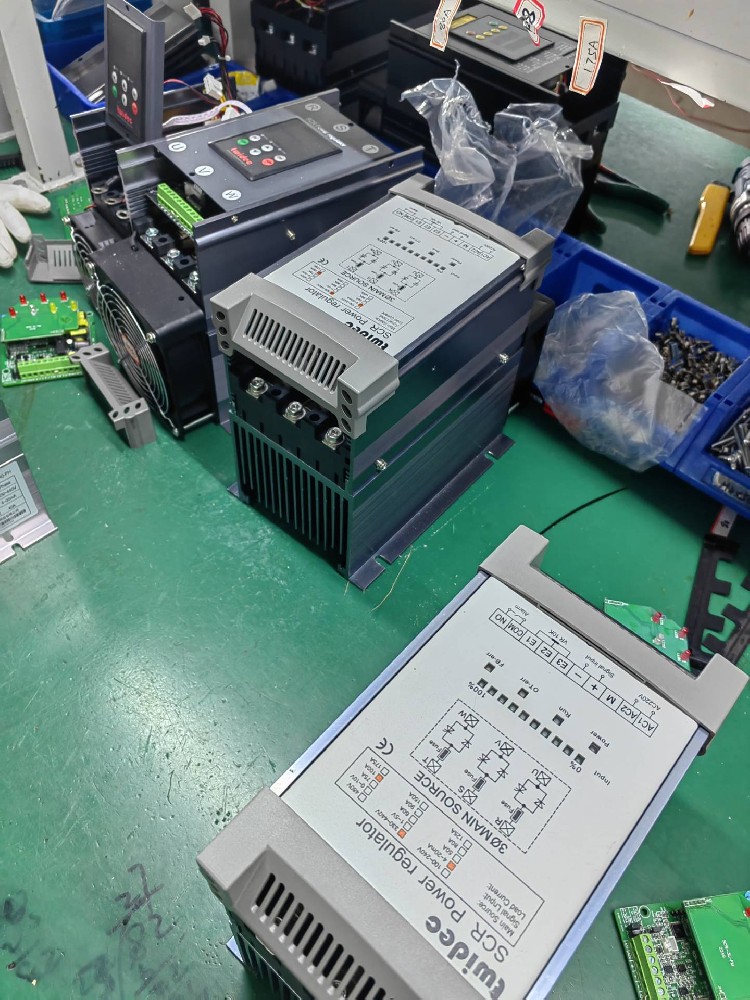 电力调解器的额定电压参数对其应用场景有何限制？？？